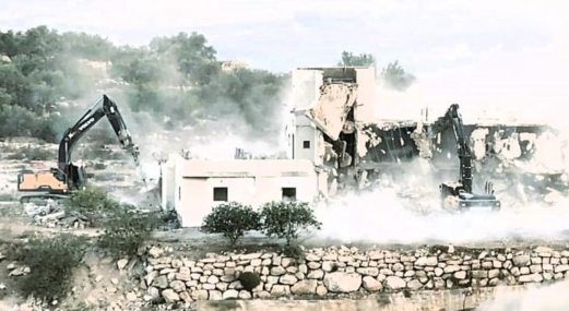 العدو الصهيوني يهدم خمس منشآت فلسطينية قرب القدس