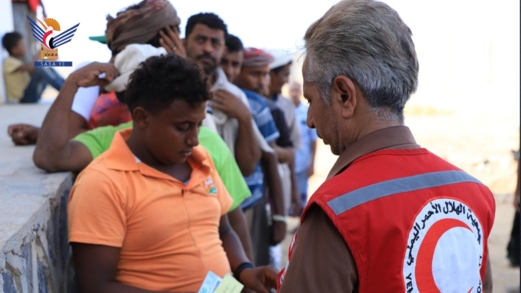 جمعية الهلال الأحمر بالحديدة تدّشن توزيع مساعدات نقدية للمتضررين من السيول