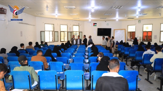 رئيس جامعة إب يتفقد سير الاختبارات النهائية في كلية طب الأسنان