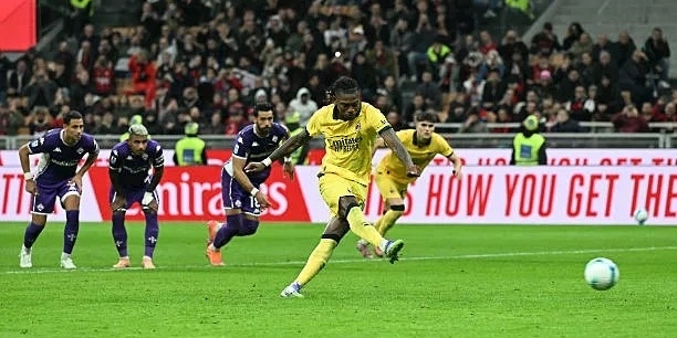 ميلان يفوز على فيورنتينا ويعتلي صدارة الدوري الإيطالي    