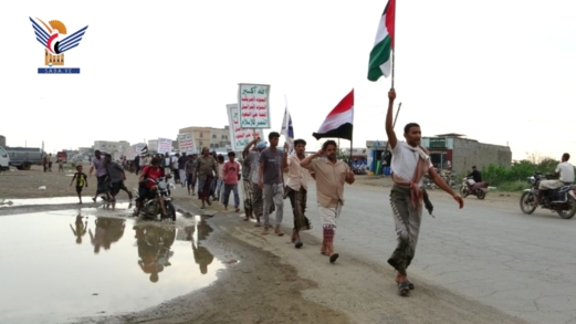  مسيرات لخريجي دورات "طوفان الأقصى" في عدد من مديريات الحديدة