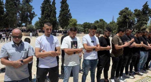 نحو 30 ألفا يؤدون صلاة الجمعة في المسجد الأقصى​