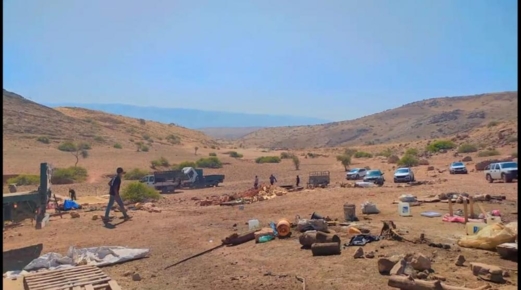 عائلتان فلسطينيتان ترحلان قسرًا عن مساكنهما بالأغوار بسبب اعتداءات المستوطنين