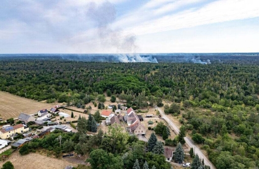 السلطات الألمانية تبدأ إخلاء بلدة أخرى بسبب حرائق الغابات