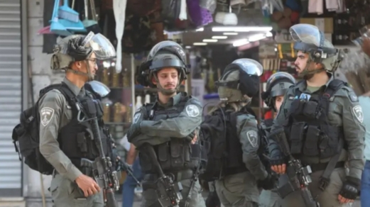 قوات العدو الإسرائيلي تشن اقتحامات واسعة بالضفة وتعتدي على مواطنين وأسرى محررين