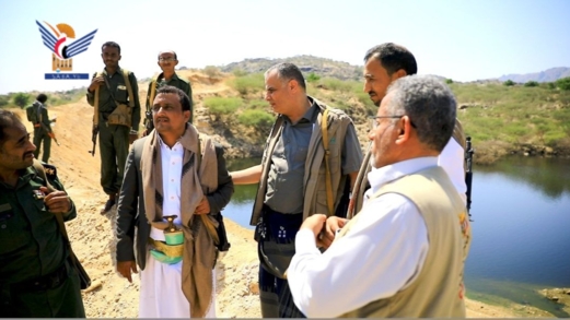  محافظ حجة يطلع على حاجز الحناية في بكيل المير