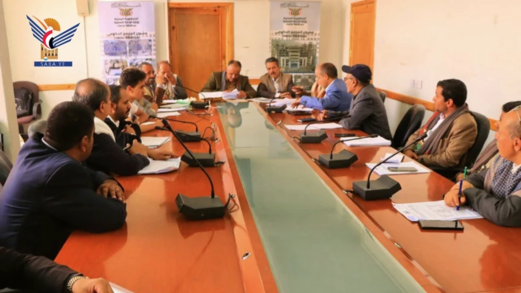 فتح مظاريف مناقصتين للقطاعين الصحي والزراعي بمحافظة صنعاء