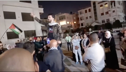 "لن تنالوا من عزيمة المقاومة".. وقفة غضب في العاصمة الأردنية تضامنًا مع لبنان