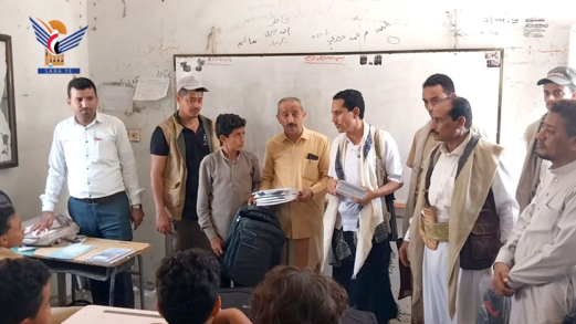 تدشين العملية التعليمية بمدرسة العلوم الشرعية وتوزيع حقائب لأبناء الشهداء في باجل بالحديدة