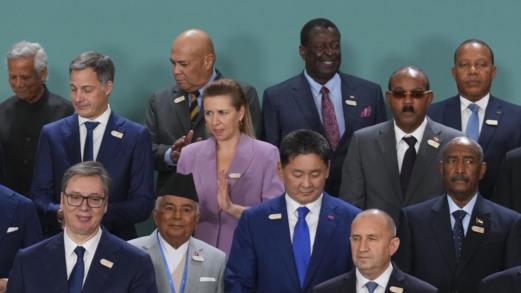 رئيسة وزراء الدنمارك تحذر من أن غرينلاند أمام "لحظة حاسمة"