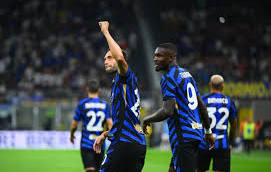 انتر ميلان يحقق فوزا صعبا على ساسولو (2-1) في الدوري الإيطالي