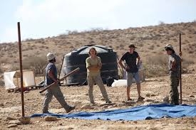 مستوطنون صهاينة يهاجمون المزارعين الفلسطينيين في المنية ويستولون على صهريج مياه