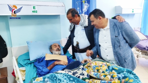 وزير الثقافة والسياحة يطمئن على صحة الممثل المسرحي محمد معيض