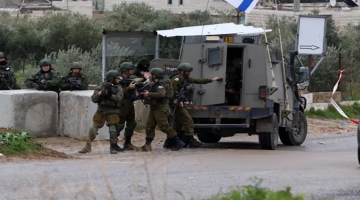 قوات العدو الصهيوني تقتحم مدينة نابلس