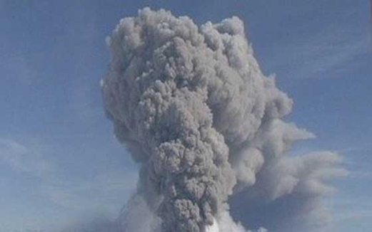 ثوران بركان شرق إندونيسيا دون وقوع وفيات أو مصابين