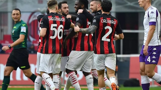 ميلان يعزز صدارته للدوري الإيطالي لكرة القدم بفوزه 2-0 على فيورنتينا