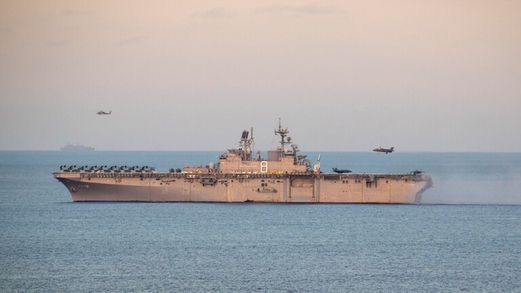 مدمرة أمريكية تصل الصومال لسحب القوات الأمريكية