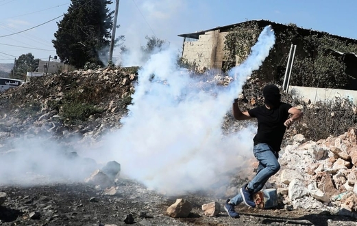 الإحتلال الإسرائيلي يقمع مسيرتين سلميتين منددتين بالاستيطان بالضفة الغربية