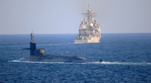  استعراض القوة بالخليج قبل ذكرى اغتيال سليماني تحذير لإيران