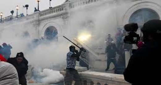 وكالة: البيت الأبيض يقيل مسؤولا بوزارة الخارجية دعا إلى رحيل ترامب