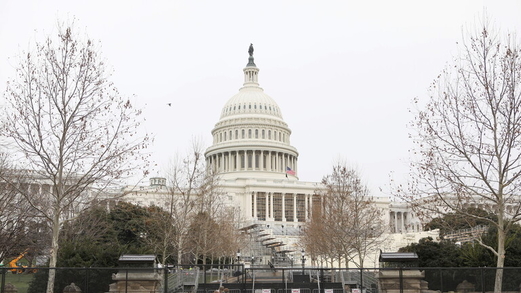 الشرطة الأمريكية تحقق في معلومات بوجود طرد مشبوه أمام مجمع الكابيتول