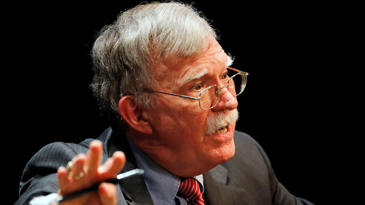 بولتون: على ترامب الاستقالة أو قضاء آخر أيام ولايته لاعبا للغولف