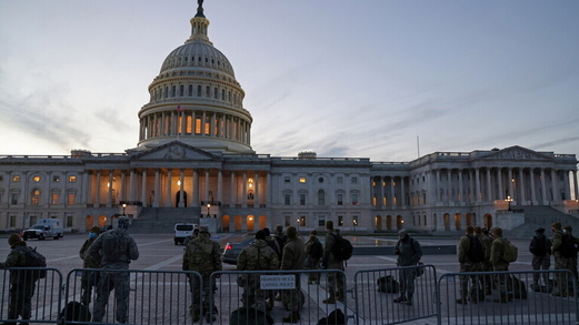 عمدة واشنطن تحذر من مجموعات مسلحة أثناء عملية تنصيب بايدن