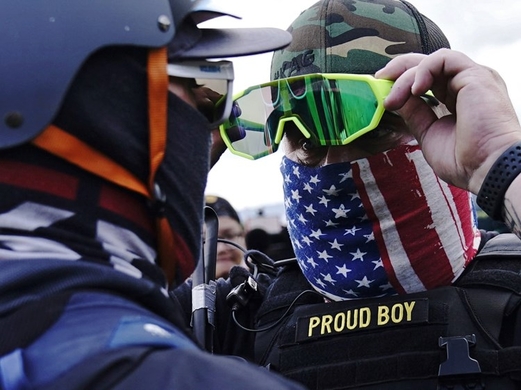 أميركا منقسمة.. لكنَّ نبوءة “الإنهيار” مبسّطة