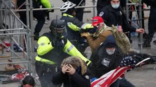 أعضاء بالكونغرس الأمريكي يشترون السترات الواقية من الرصاص تحسبا للطوارئ