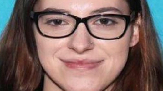 اعتقال مؤيدة لترامب بعد ‘سرقة بيانات’ من مكتب بيلوسي