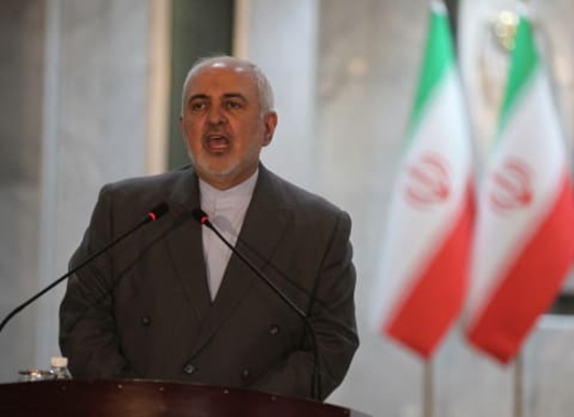 أمير سعودي يرد على تغريدة “أوقفوا دعم مجرمي حرب سعوديين قطعوا منتقديهم” لظريف