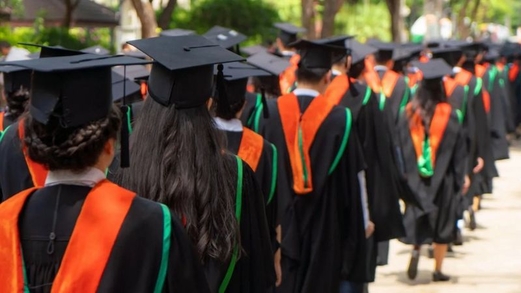 التعليم: هل يمكن الحصول على وظيفة جيدة من دون شهادة جامعية؟