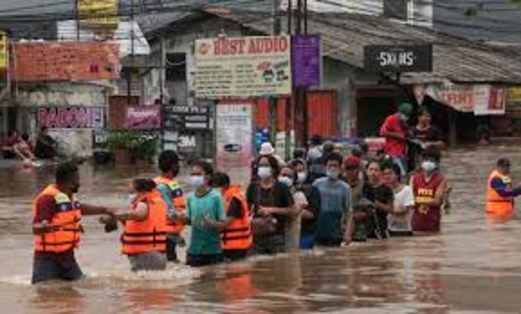 فيضانات عارمة تجتاح العاصمة الإندونيسية جاكرتا