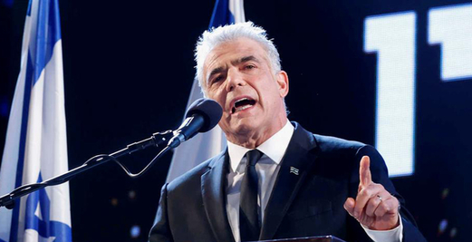 خصم جديد قد يطيح بنتنياهو.. مَن “يائير لابيد” أكبر منافسٍ لرئيس الوزراء الإسرائيلي في الانتخابات؟