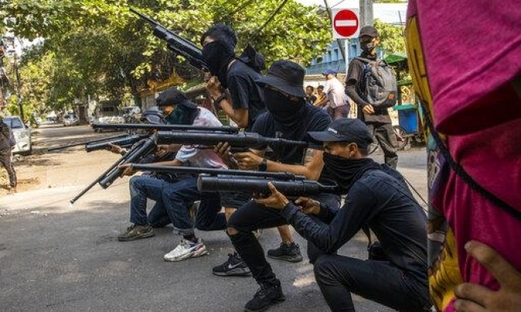 مقتل 6 شرطيين بهجوم متظاهرين على مركز أمني في ميانمار