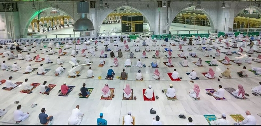 السعودية تشترط التطعيم ضد كورونا للمعتمرين في رمضان