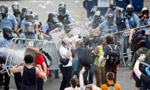 اندلاع احتجاجات عنيفة في مينيابوليس بعد مقتل شاب من أصول أفريقية برصاص الشرطة الأميركية