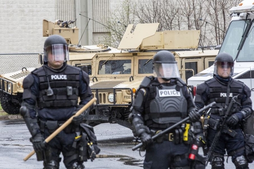 حظر تجول بالمدن الكبرى بولاية مينيسوتا الأمريكية بسبب احتجاجات ضد العنصرية