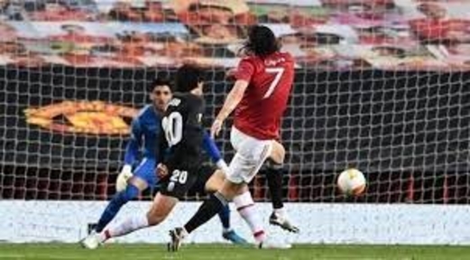 كافاني يسجل ويونايتد يتأهل بسهولة لقبل نهائي الدوري الأوروبي