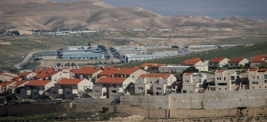 مستوطنون صهاينة يقيمون بؤرة استيطانية فوق أراضي الفلسطينيين جنوب نابلس