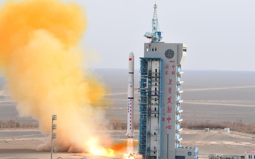 الصين تطمئن العالم بخصوص صاروخها الخارج عن نطاق السيطرة.. وتحدد موعد سقوطه