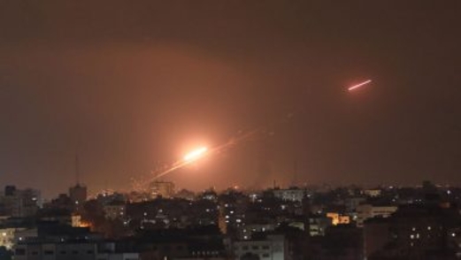 كتائب القسام توجه ضربة صاروخية كبيرة لـ”تل أبيب” وضواحيها ب130 صاروخاً