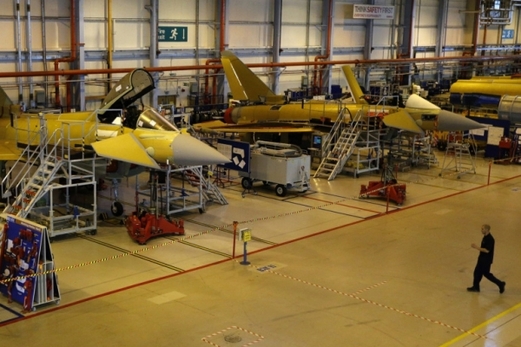 الجيش البريطاني يوقف مؤقتاً تجارب دبابات جديدة