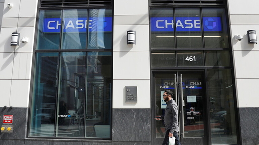 القبض على أمريكي حاول السطو على مصرف بعد يوم واحد من خروجه من السجن