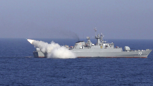 البحرية الإيرانية تتزود بمدمرة “دنا” محلية الصنع وروحاني يؤكد “دعم القوات المسلحة لدول الجوار”