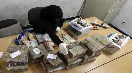 نهب ثروات اليمن.. تهريب الأموال والعدوان الاقتصادي