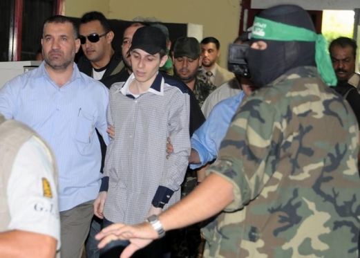 حماس: ذكرى عملية أسر “شاليط” دليل براعة المقـاومة في إدارة المعركة