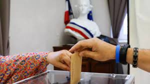 الفرنسيون يبدأون عملية التصويت بالدورة الثانية من الانتخابات الإقليمية