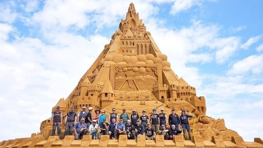 الدنمارك.. تشييد أعلى برج رملي في العالم