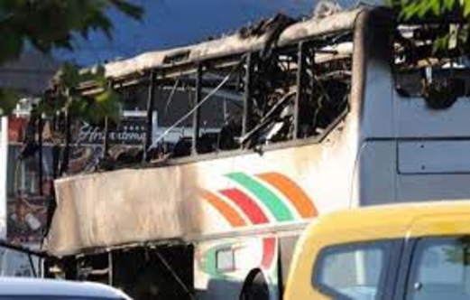 مقتل 10 واصابة 39 في حادث تفجير حافلة في باكستان